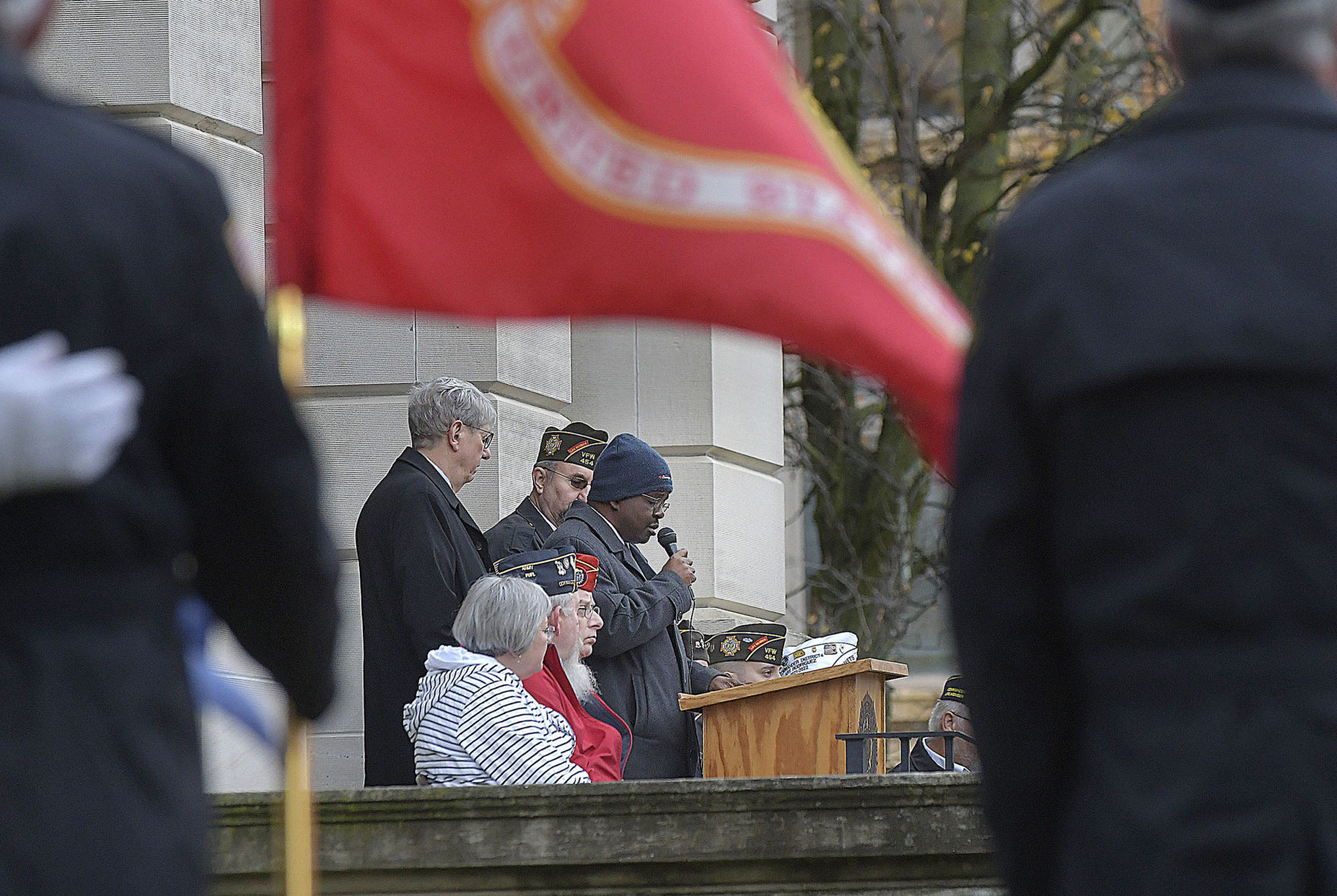 111121-blm-loc-6veteransday